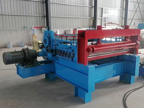 山东凹凸花纹板压花机