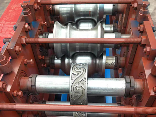 山东自动压花机