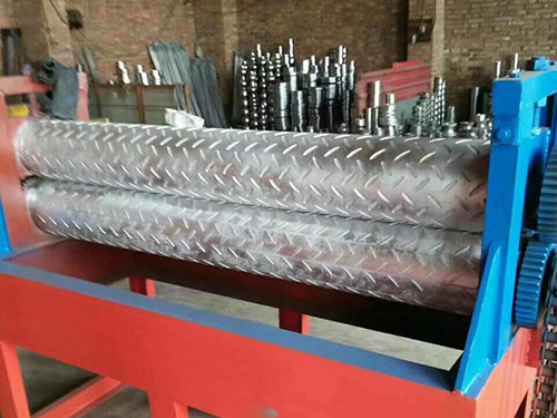 山东压花机设备