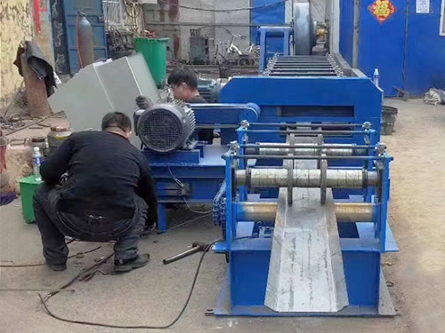 山东止水钢板机