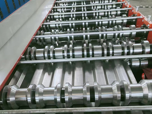 山东车厢板成型设备